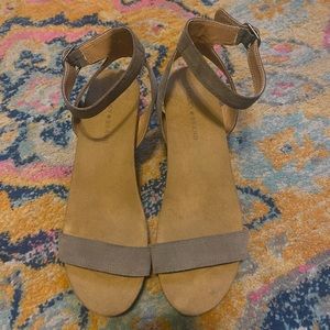 Lucky Brand woman’s wedged sandals